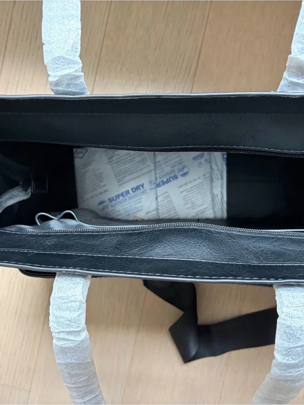 [NEW, UNUSED] BEIS: The Leather Work Tote  in Black